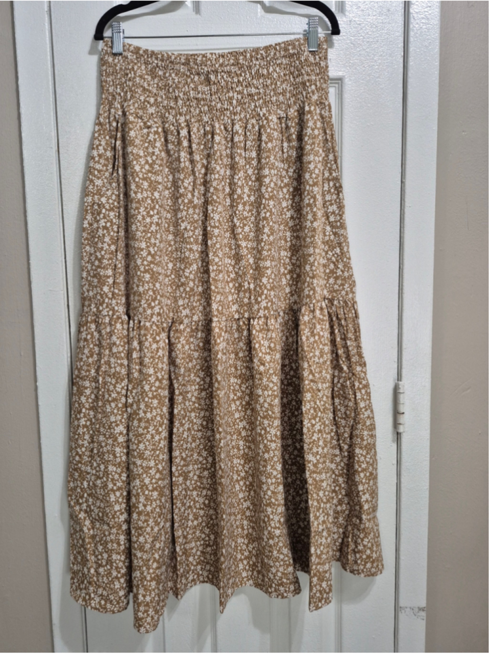 Women's Unbranded Floral Maxi Skirt, Beige and White, Size XL